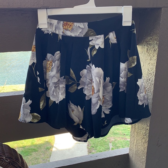 Cutest Two Piece Set - Picture 4 of 7